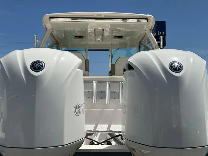  Yacht Photos Pics 2017 Pursuit 325 Dc - Image 4