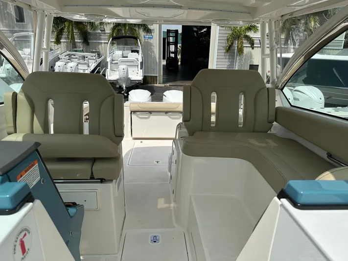  Yacht Photos Pics 2017 Pursuit 325 Dc - Image 6