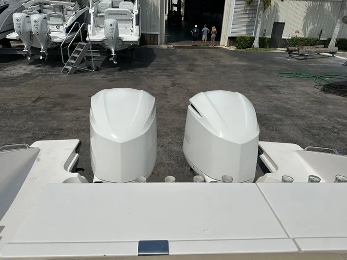  Yacht Photos Pics 2017 Pursuit 325 Dc - Image 11