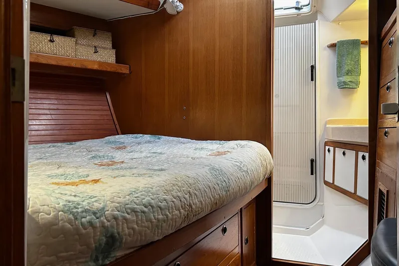 Simpatico Yacht Photos Pics Cozy cabin interior of 1999 Catalina 42 MkII sailboat with bed and bathroom.