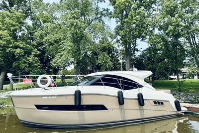 Carver C37 Coupe