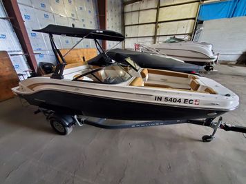 Bayliner DX2000