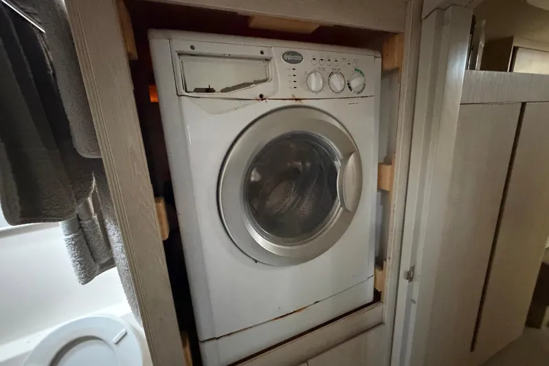 Gratitude Yacht Photos Pics Front-loading washing machine in a compact wooden cabinet, Leopard 48, 2015 model.