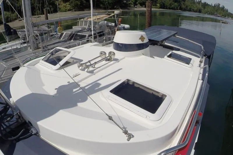 Mi Callao Yacht Photos Pics 2015 Ranger Tugs R-31S boat deck with hatches and solar panel in marina.