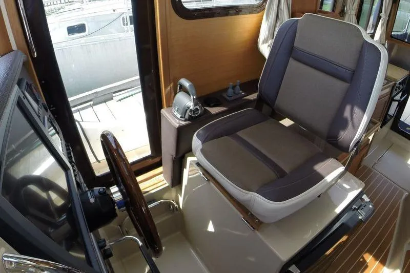 Mi Callao Yacht Photos Pics 2015 Ranger Tugs R-31S helm with captain's chair and control panel.