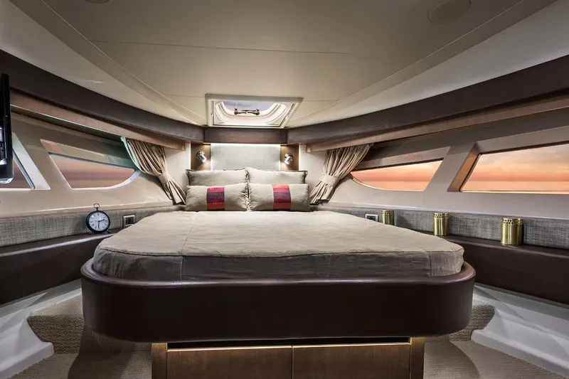  Yacht Photos Pics Luxurious cabin of the 2017 Sea Ray Sundancer 400 yacht.