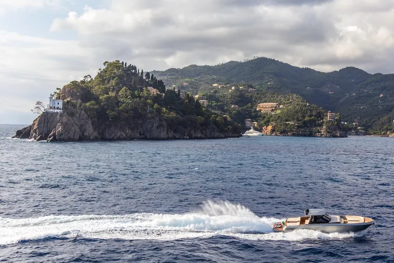 Yanina Yacht Photos Pics 