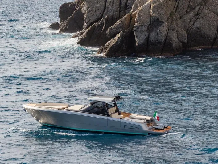 Yanina Yacht Photos Pics 