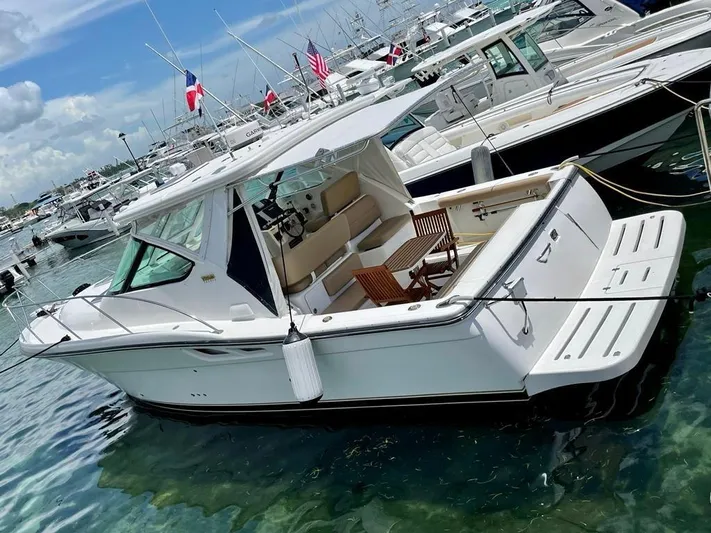  Yacht Photos Pics 2005 Tiara Yachts 3200 Open docked, featuring spacious deck and seating area.