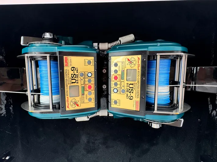Wendy Ann Yacht Photos Pics Electric fishing reels with blue line on a 2021 Albemarle 41 Express boat.