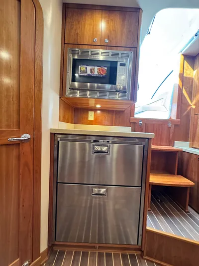 Wendy Ann Yacht Photos Pics 2021 Albemarle 41 Express interior with microwave and stainless steel drawers.