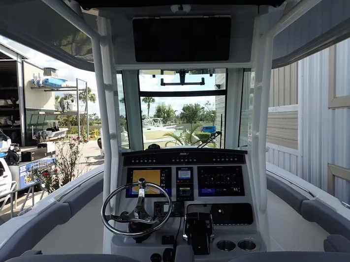  Yacht Photos Pics 2023 Boston Whaler 280 Outrage helm with modern controls and navigation systems.
