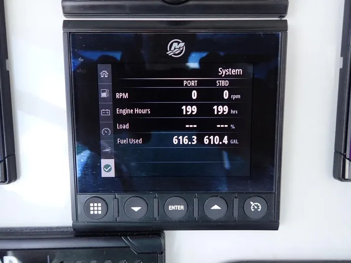  Yacht Photos Pics Display screen of 2023 Boston Whaler 280 Outrage showing engine hours and fuel usage.