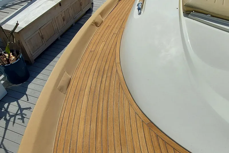 Delfino Yacht Photos Pics 