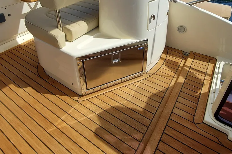 Delfino Yacht Photos Pics 