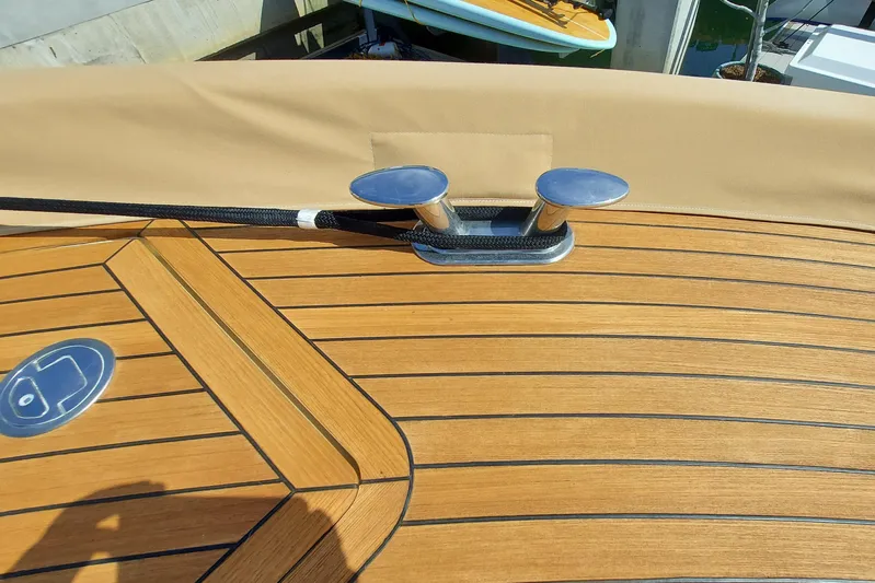 Delfino Yacht Photos Pics 