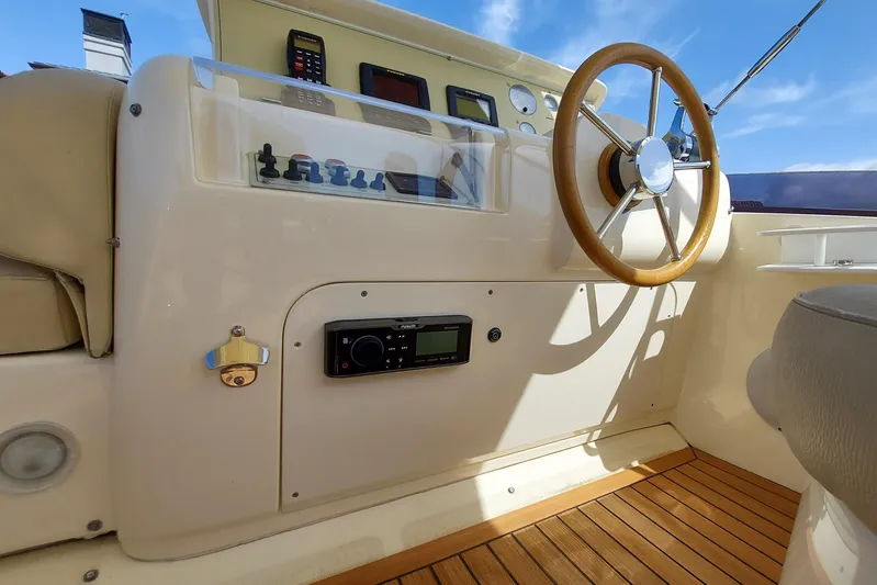 Delfino Yacht Photos Pics 