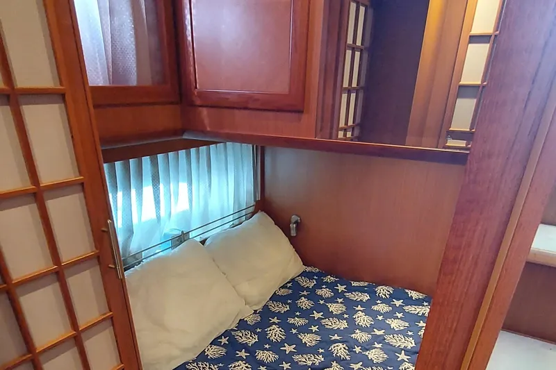 Delfino Yacht Photos Pics 