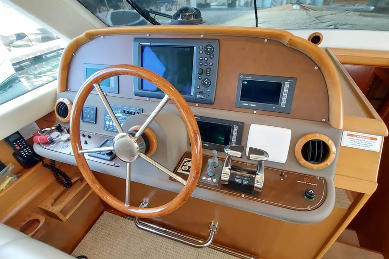 Delfino Yacht Photos Pics 