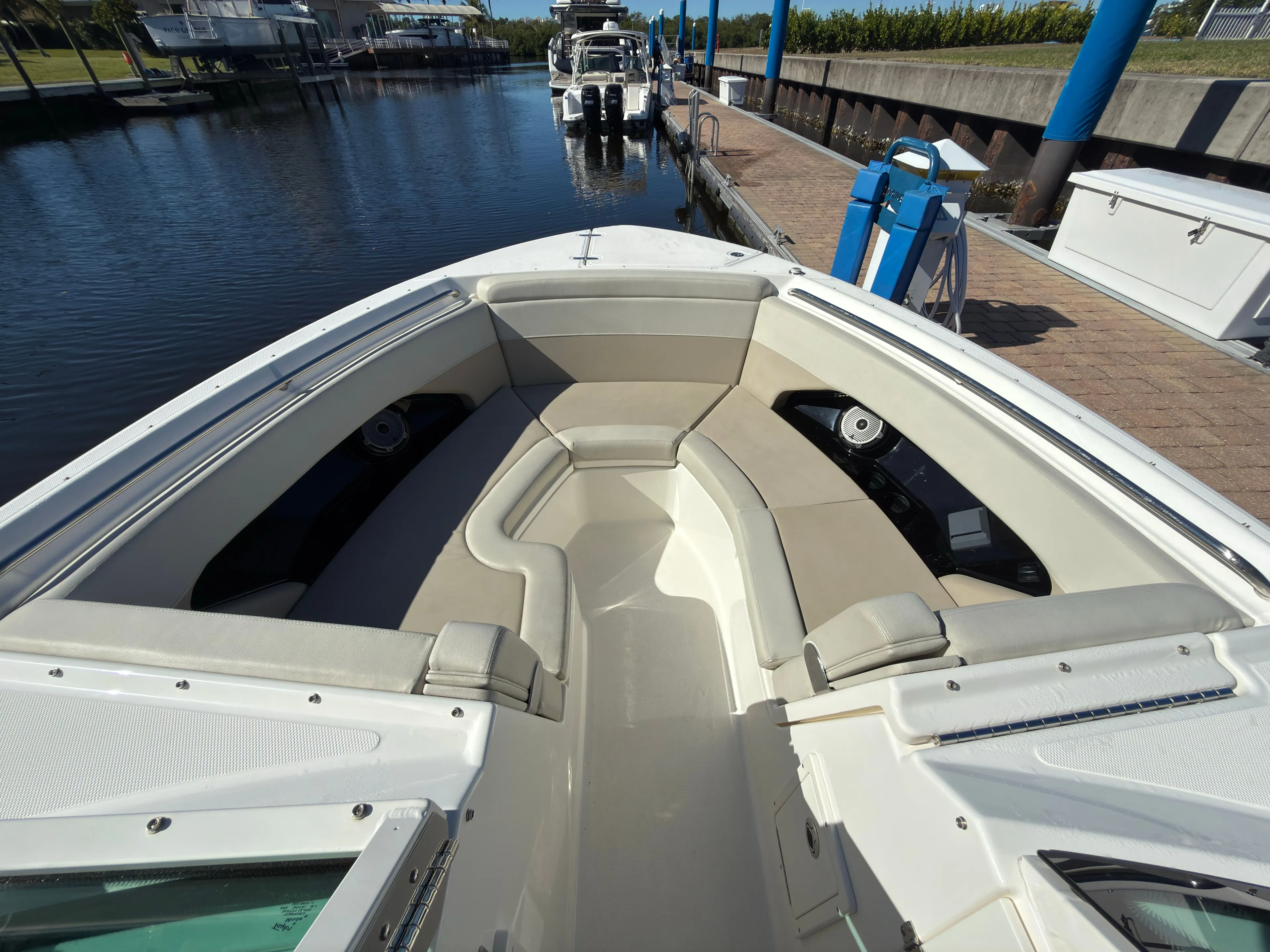  Yacht Photos Pics Boston Whaler 280 Vantage 2023, luxurious boat interior at dock.