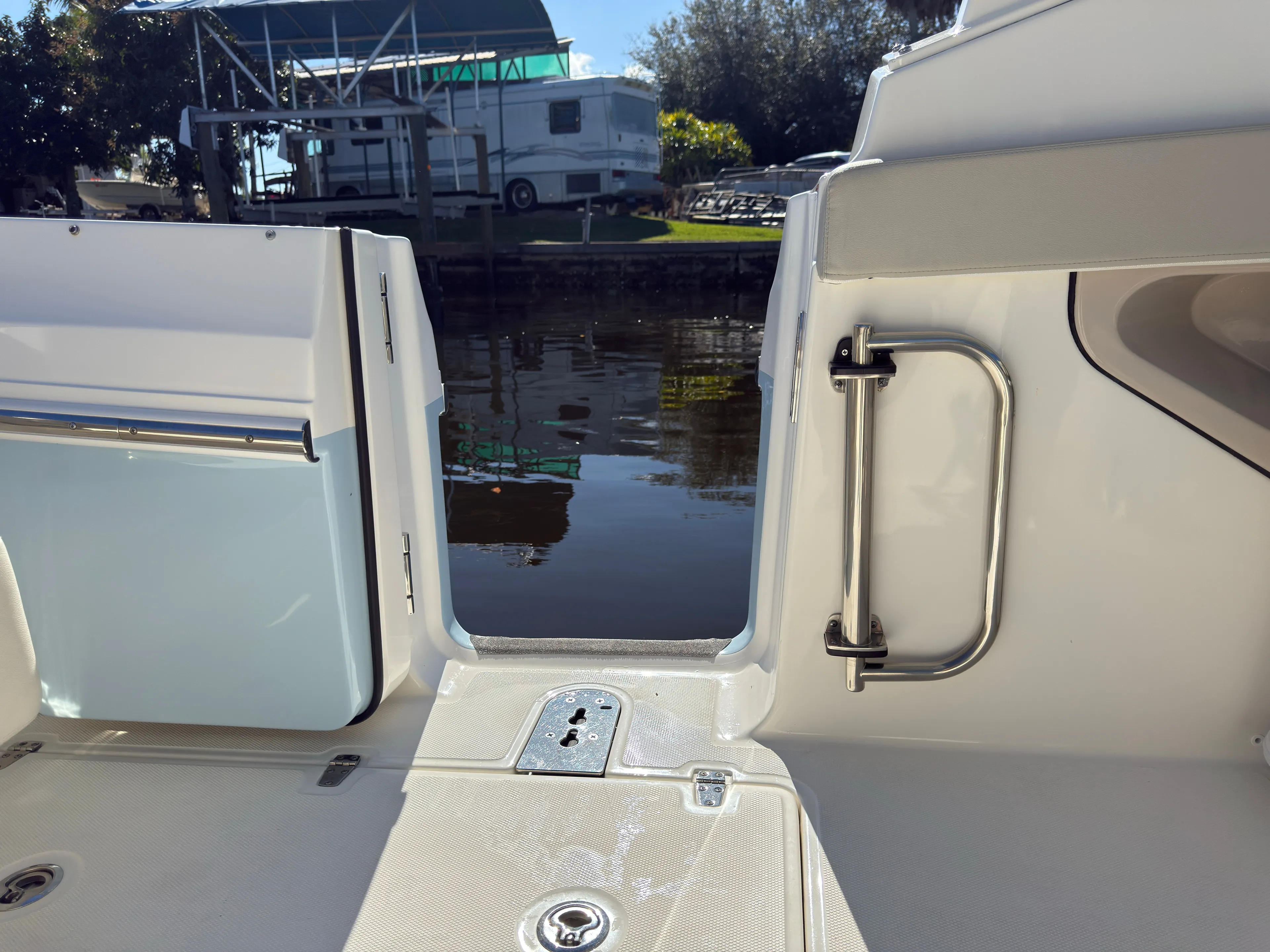  Yacht Photos Pics Boston Whaler 280 Vantage 2023, open door to water.