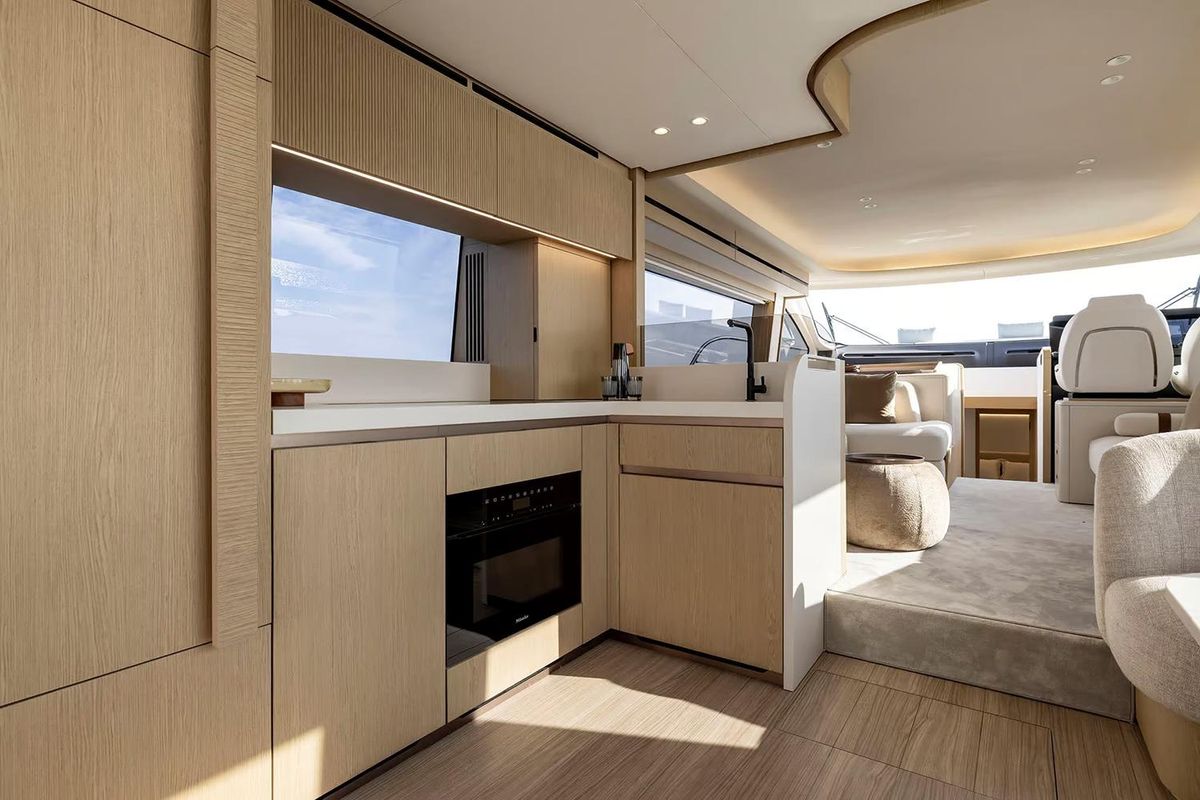 2025 Azimut 63 