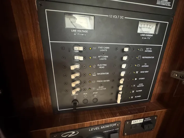  Yacht Photos Pics 2013 REGAL 35 SPORT COUPE - Image 21