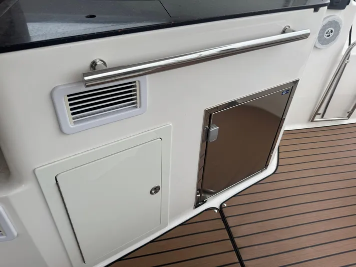  Yacht Photos Pics 2013 REGAL 35 SPORT COUPE - Image 8