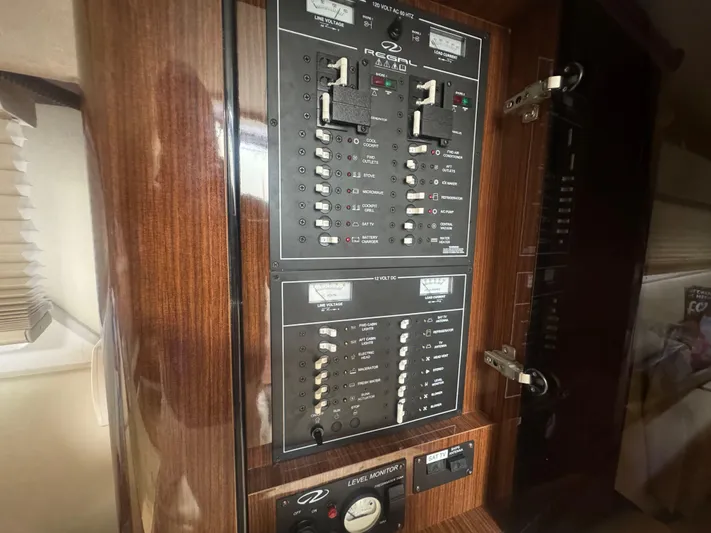  Yacht Photos Pics 2013 REGAL 35 SPORT COUPE - Image 19