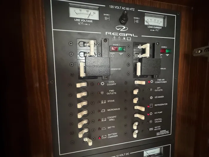  Yacht Photos Pics 2013 REGAL 35 SPORT COUPE - Image 20