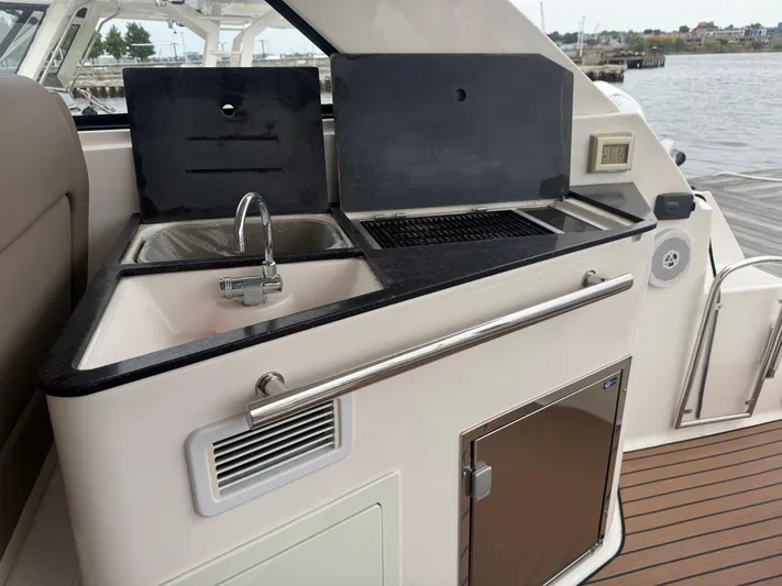  Yacht Photos Pics 2013 REGAL 35 SPORT COUPE - Image 7