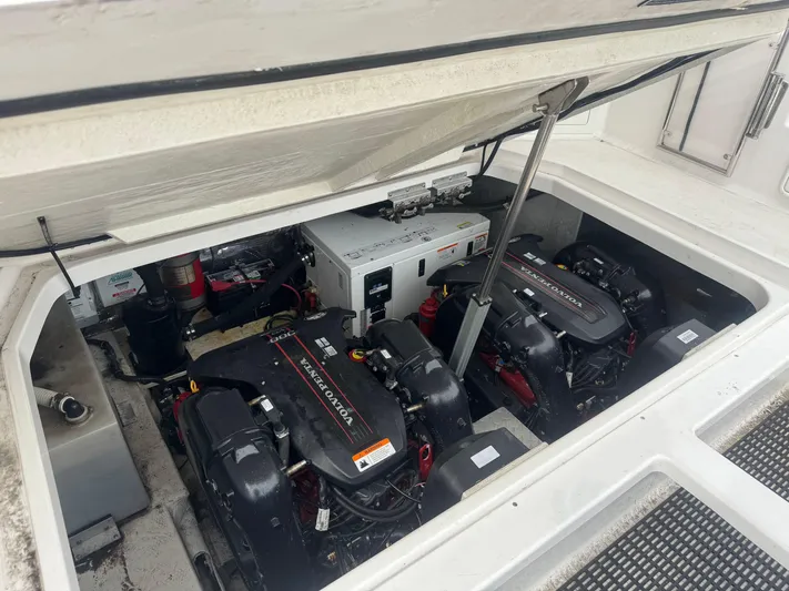  Yacht Photos Pics 2013 REGAL 35 SPORT COUPE - Image 17