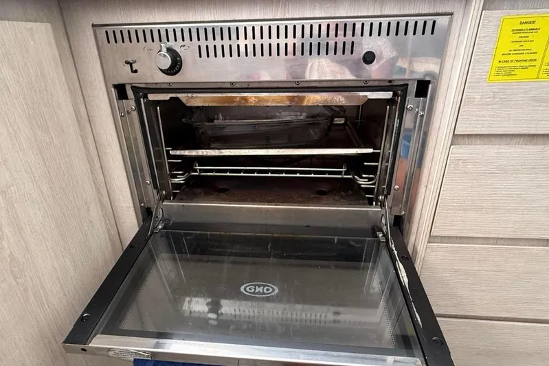 Sweet 2 Bad Yacht Photos Pics Open Leopard 404 oven, stainless steel interior, with control knob, 2016 model.