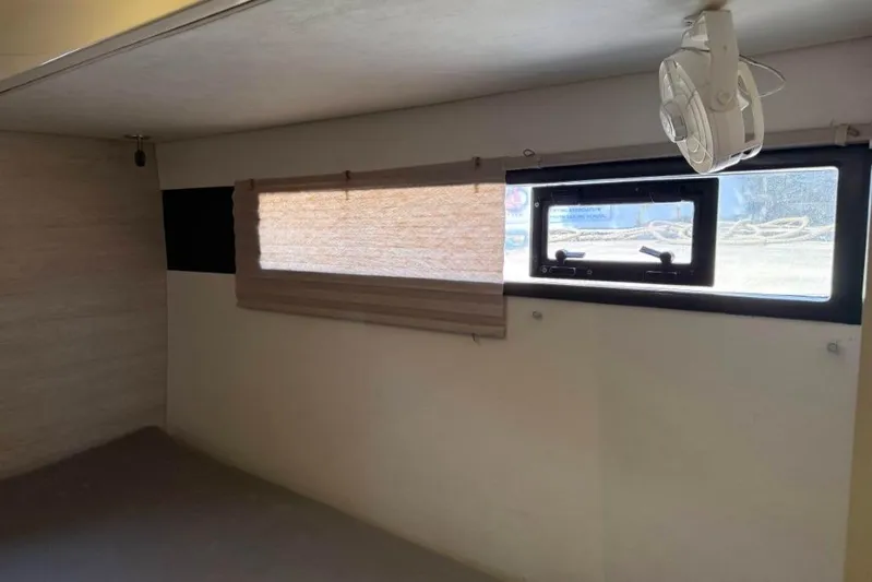 Sweet 2 Bad Yacht Photos Pics Interior of a 2016 Leopard 404 with window, blinds, and ceiling fan.