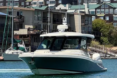Chris-Craft Calypso 35