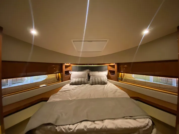 Yonder Star Yacht Photos Pics Luxurious bedroom interior of 2016 Sea Ray 510 Fly yacht with cozy bedding.