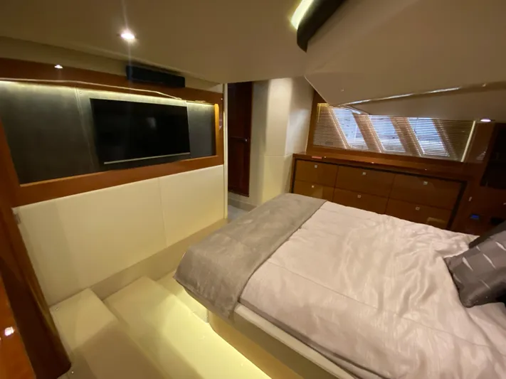 Yonder Star Yacht Photos Pics Luxurious bedroom interior of 2016 Sea Ray 510 Fly yacht with modern design and TV.