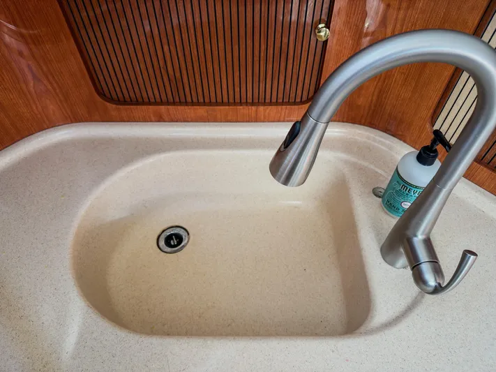 Capt Hoek II Yacht Photos Pics 