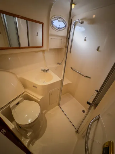 Capt Hoek II Yacht Photos Pics 