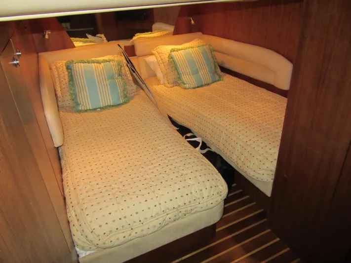 Baci Yacht Photos Pics 2006 Tiara Yachts 4300 Sovran cabin with twin beds and striped pillows.
