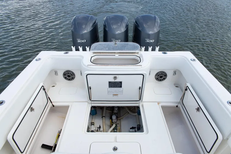  Yacht Photos Pics 2015 Invincible 36 Open Fisherman boat with triple Yamaha 300 engines.