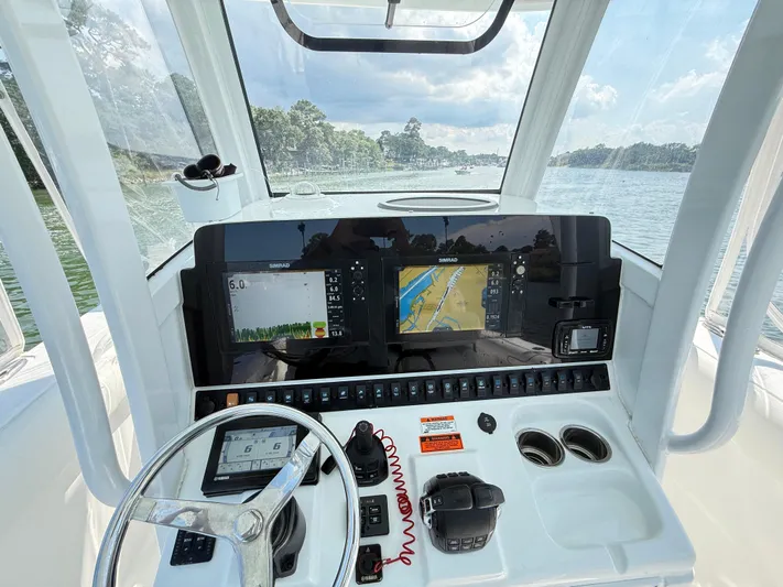  Yacht Photos Pics 2018 Sea Hunt Gamefish 30 dashboard with navigation screens and steering wheel on a sunny day.