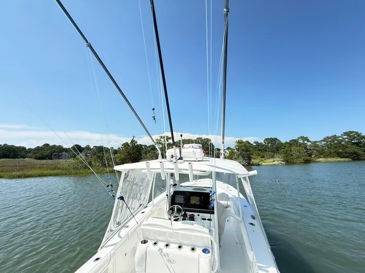  Yacht Photos Pics 2018 Sea Hunt Gamefish 30 boat with forward seating on a calm lake.