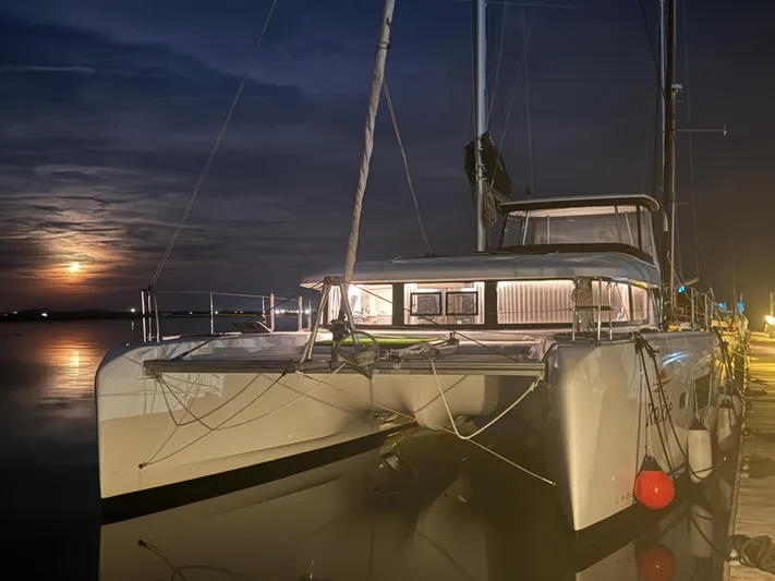 Roxie Yacht Photos Pics 