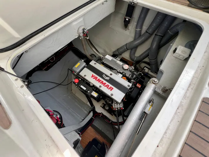 Roxie Yacht Photos Pics 