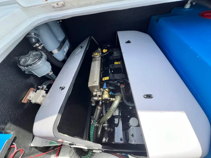 Roxie Yacht Photos Pics 