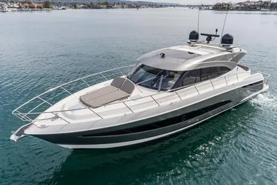 Riviera 5400 Sport Yacht