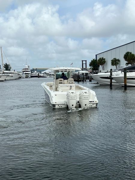 2021 Boston Whaler 330 Outrage