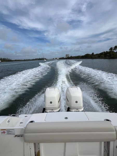 2021 Boston Whaler 330 Outrage