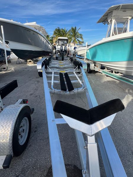 2021 Boston Whaler 330 Outrage